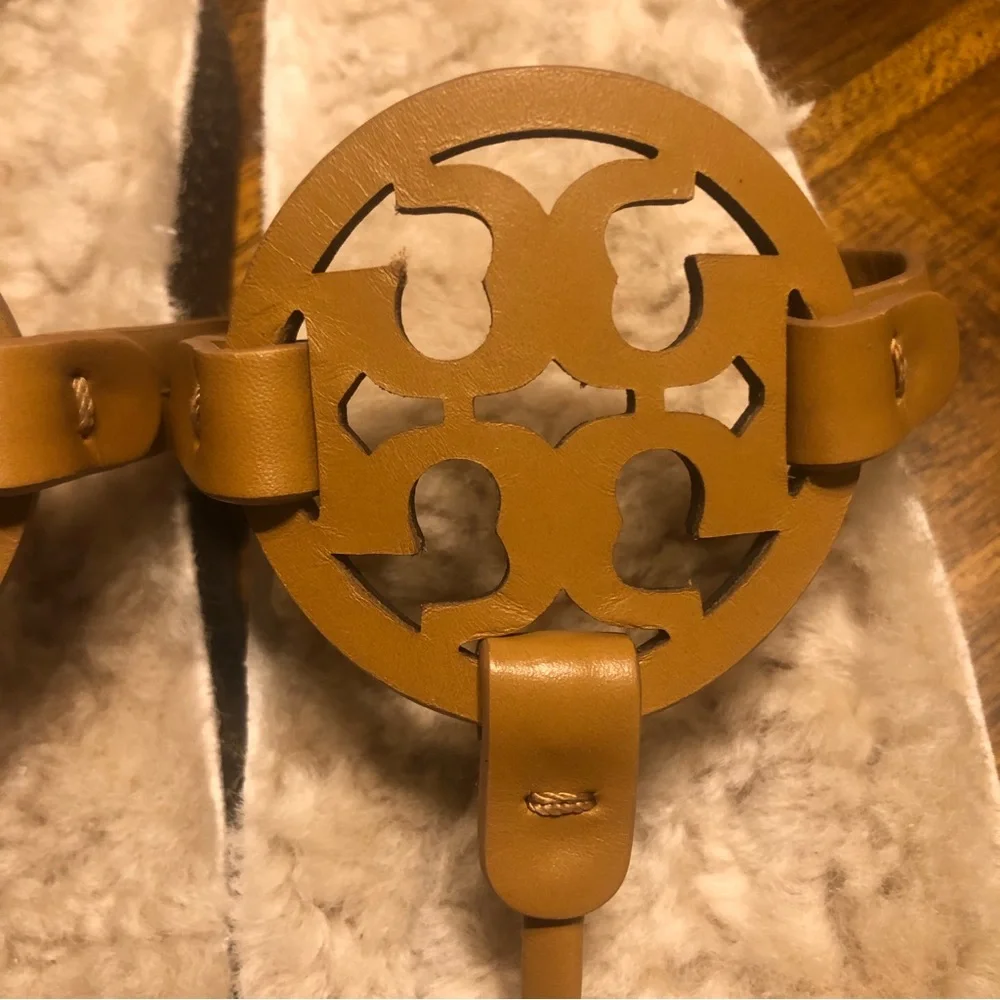 NEW $268 TORY BURCH Miller Cloud Genuine Shearling Flip Flop in size 7!